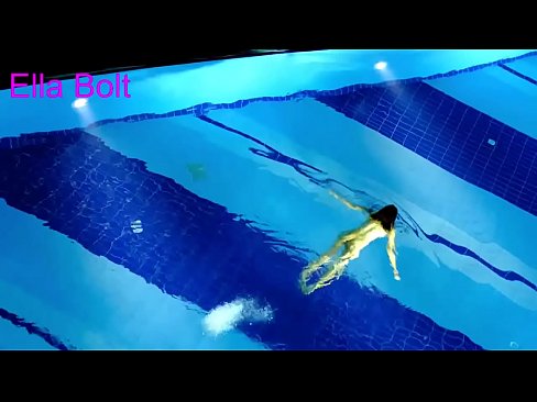 ❤️ මට නැරඹීම නැවැත්විය නොහැක, තරුණ රන්වන්තිය ELLA BOLT නිවාඩු නිකේතනයේ තටාකයේ නිරුවතින් පිහිනීමට හසු විය ☑ Porno si.muitohentai.ru ☑